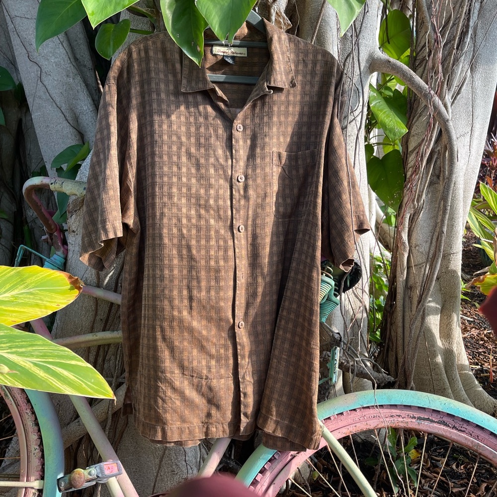 Size M Tommy Bahama shirt!
